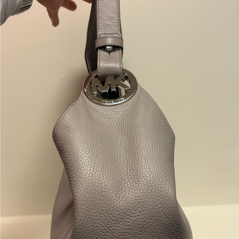 Michael Kors Gray pebble Leather Hobo Bag excellent condition - Picture 4 of 5